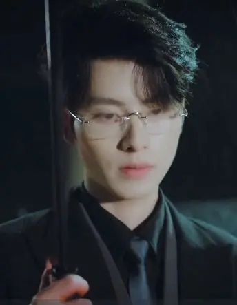 《他蓄谋已久》：腹黑男主的爱情陷阱，高智商的甜蜜博弈！