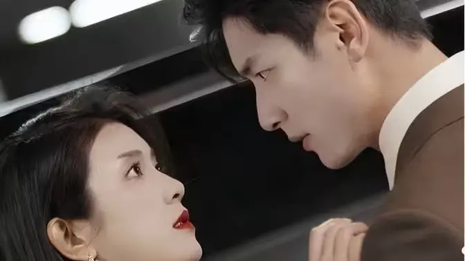 《五宝联盟，团宠妈咪不好惹》：萌娃大战！超强大妈咪护崽日常，看她如何征服幼儿园的西班牙之美